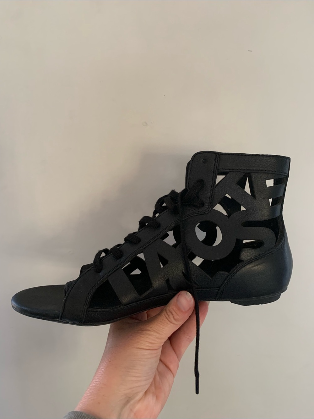 Lacoste Olympe SRW Black Leather Gladiator Sandals US 6 fits like a US 7.5